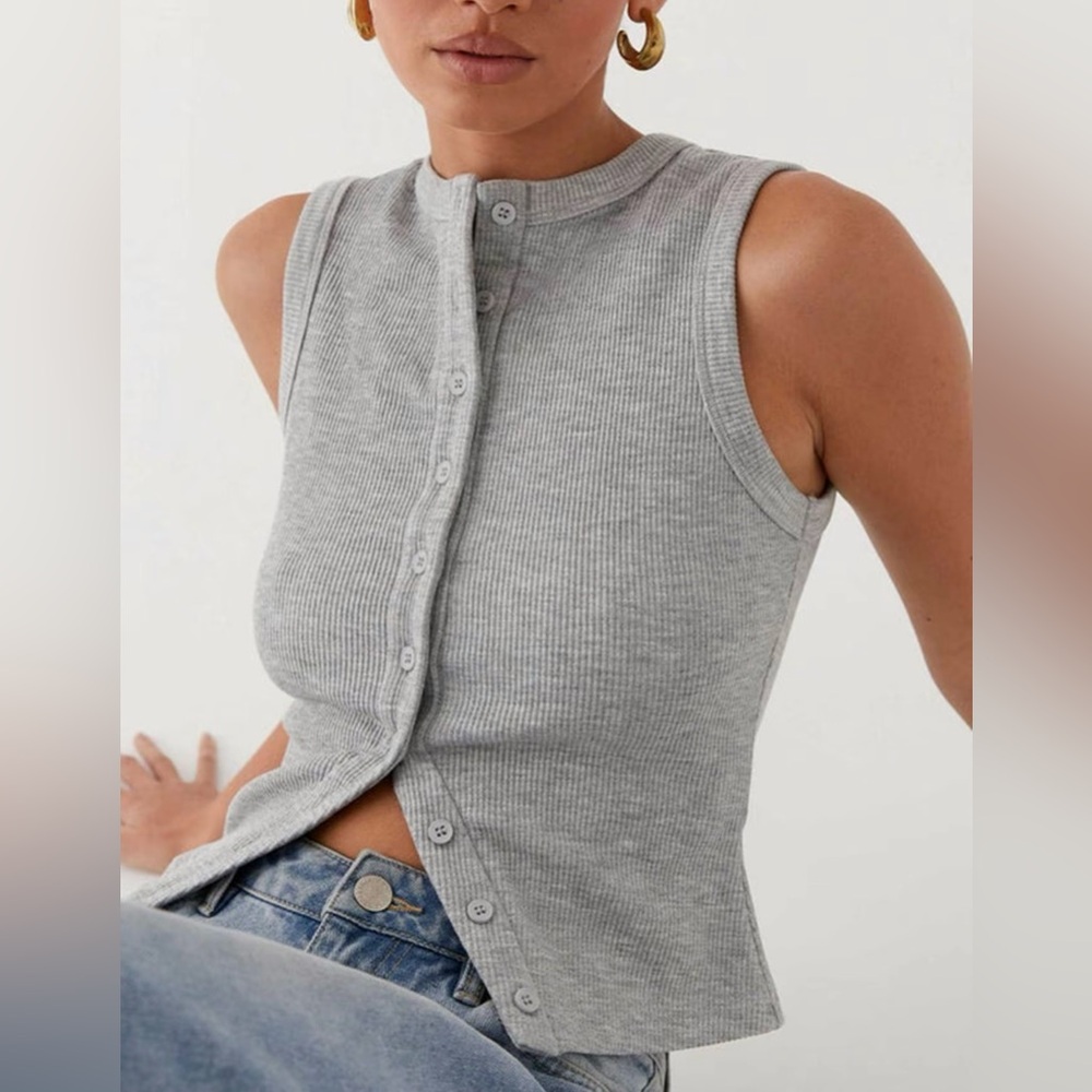 NWOT Women's Plain Button Front Ribbed Tank Top in Grey - Size Small